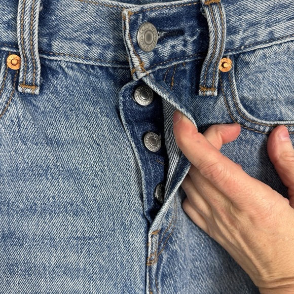 Levis Wedgie Button Fly High Rise Jeans Womens Size‎ 25 Raw Hem Denim Minimalist - Picture 5 of 10